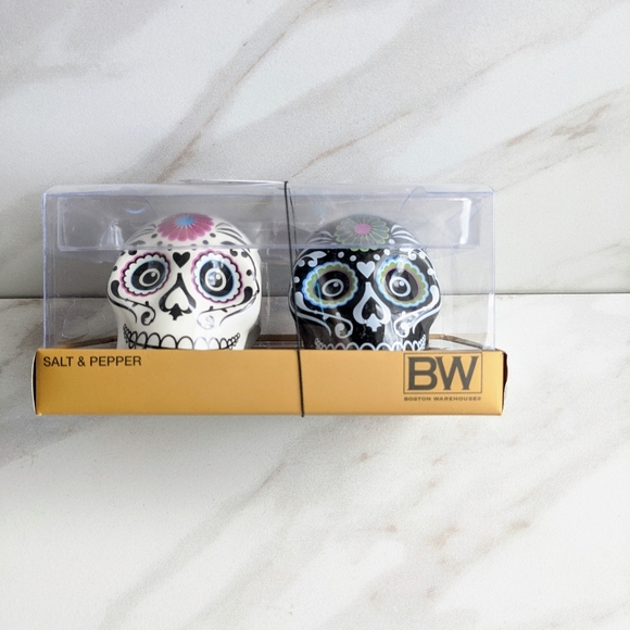 BOSTON WAREHOUSE Sugar Skull Salt & Pepper Shakers - Picture 3 of 6